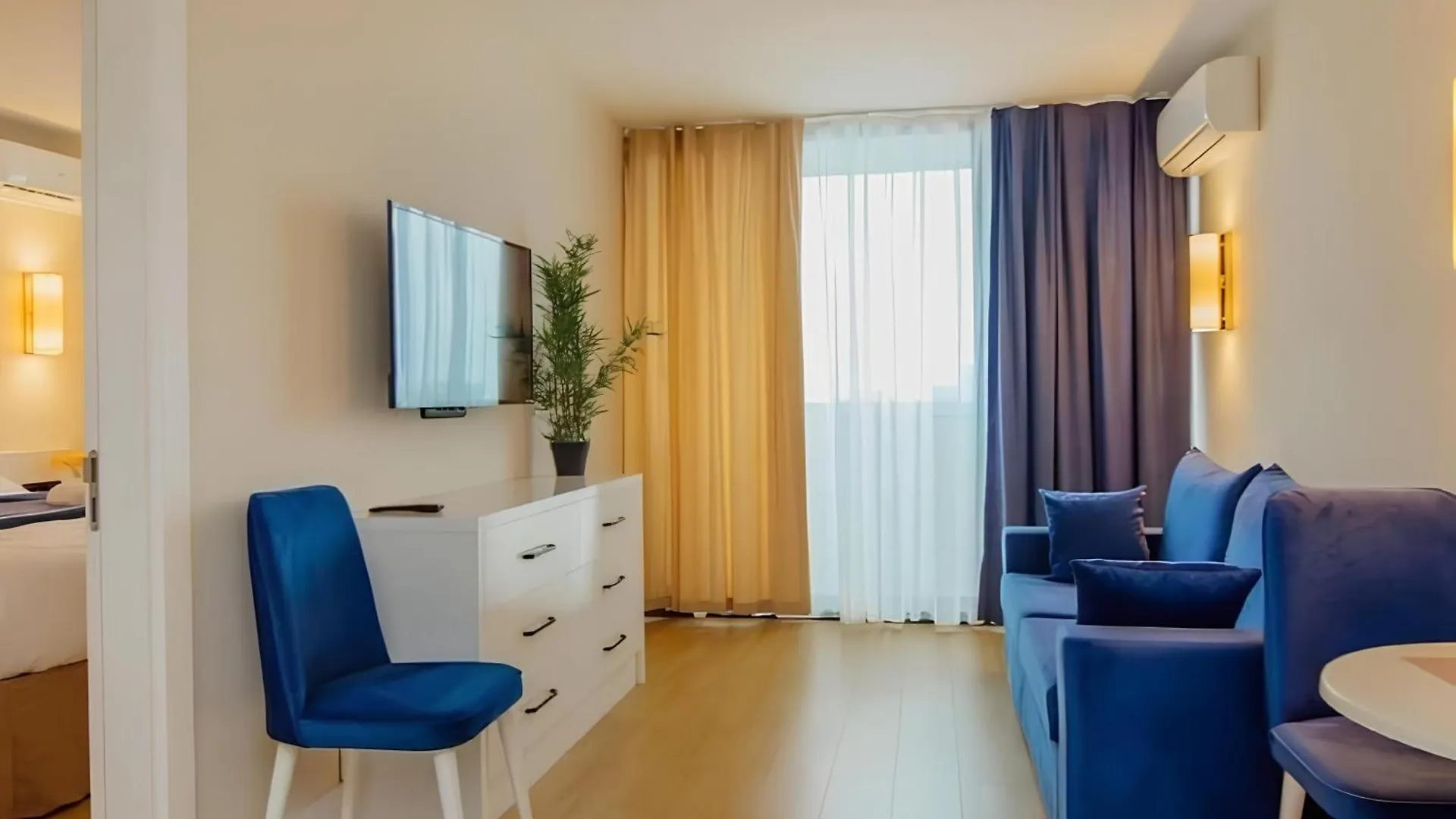 Orbi City Aparthotel In Batumi With Sea View 5*,  Gruzie